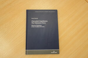 RCB dāvinājumā saņēmusi grāmatu “Chernobyl Liquidators. The Unknown Story”