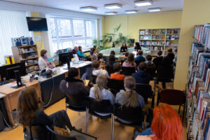 Iļģuciemā viesojas rakstniece Laura Dreiže