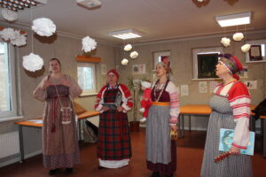 ĀAP Rīgas patversmes Dienas centrā uzstājas folkloras kopa “Berendejka”