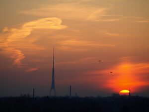 “Zaķusalas televīzijas tornis – vis, vis…”