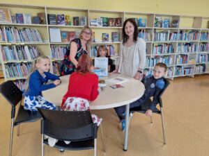 Iļģuciemā bērni iepazīst Latvijas kultūru