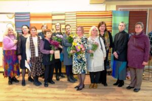 Lakatu izstāde “Krāsaini un silti”