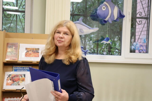 Ievadvārdus saka RCB Grīziņkalna filiālbibliotēkas un filiālbibliotēkas "Strazds" vadītāja Jeļena Kuzņecova