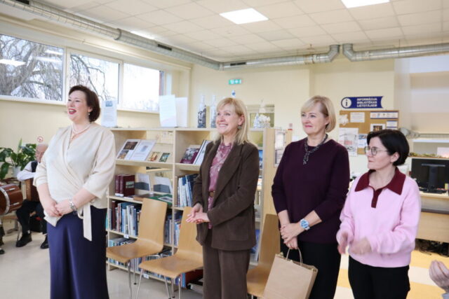 No labās RCB Sarkandaugavas filiālbibliotēkas vadītāja Baiba Andrejeva, RCB filiālbibliotēkas "Vidzeme" vadītāja Antra Svētiņa, RCB Biķernieku filiālbibliotēkas un filiālbibliotēkas "Avots"vadītāja Inese Vanaga