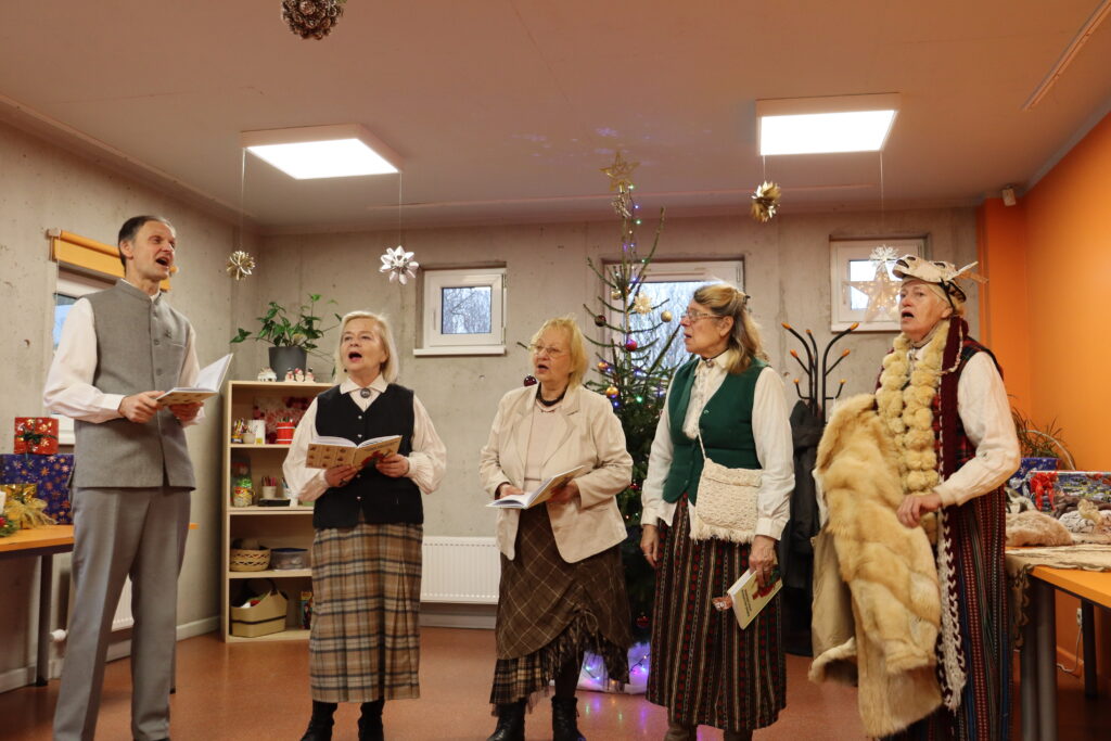 Ziemassvētkus gaida arī RCB ārējā apkalpošanas punktā Rīgas patversmes Dienas centrā