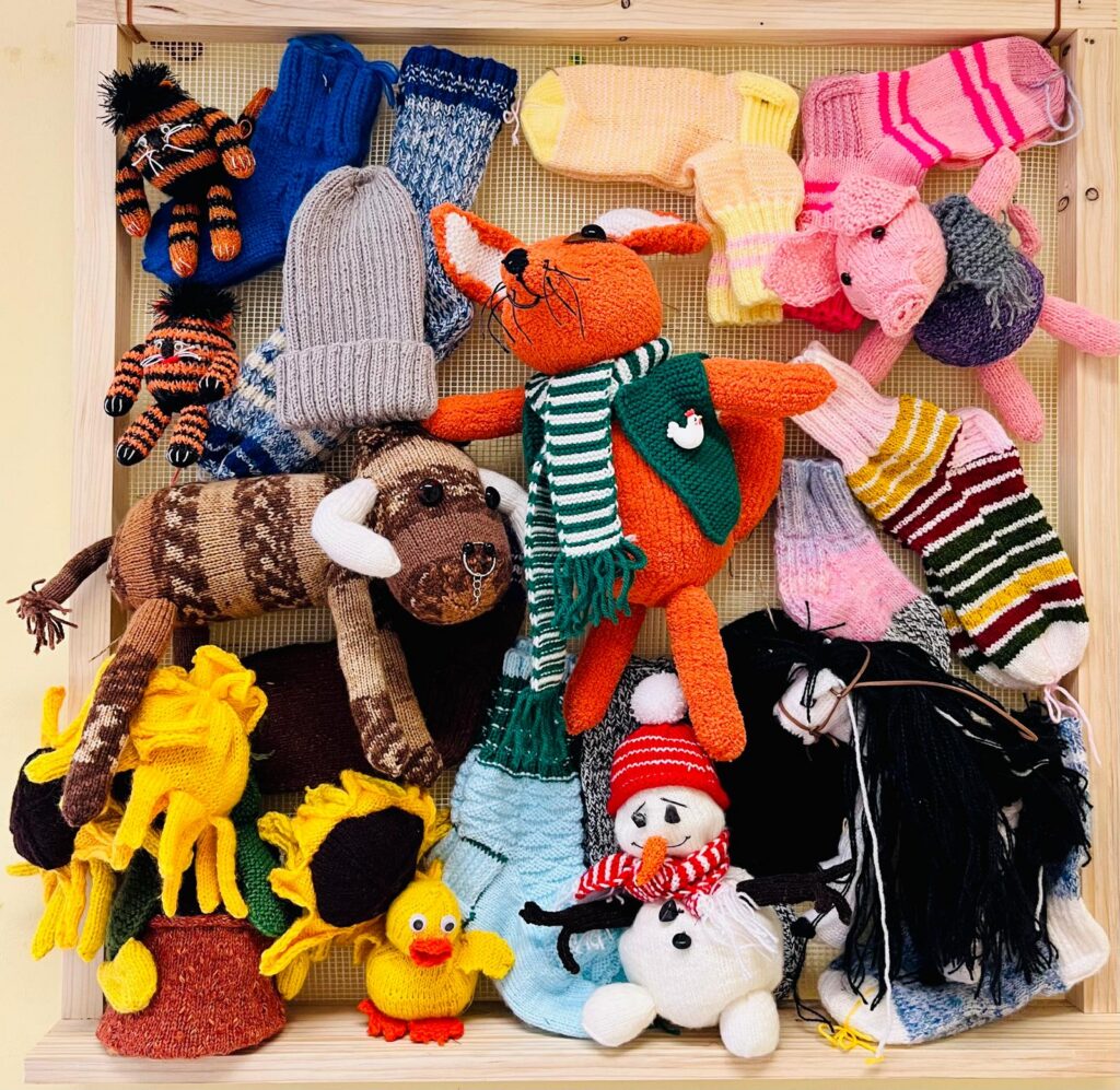 Izstāde “Roku stāsti”