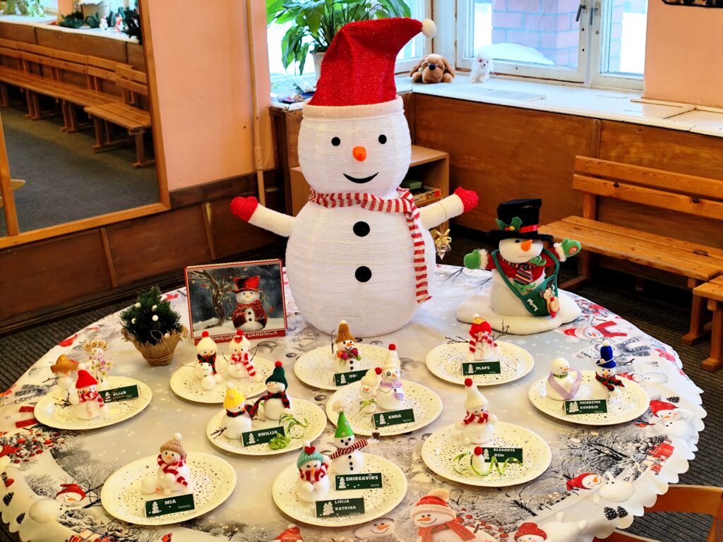 Sniegavīru izstāde Pļavniekos