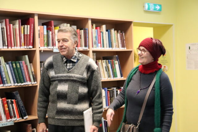 No labās RCB filiālbibliotēkas "Zemgale" vadītāja Sallija Krauze