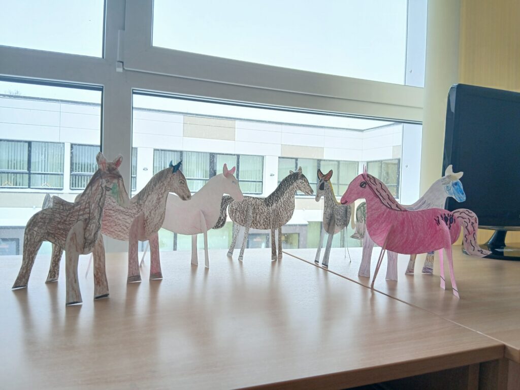 Mazie lasītāji Iļģuciemā sagaida Zirga gadu