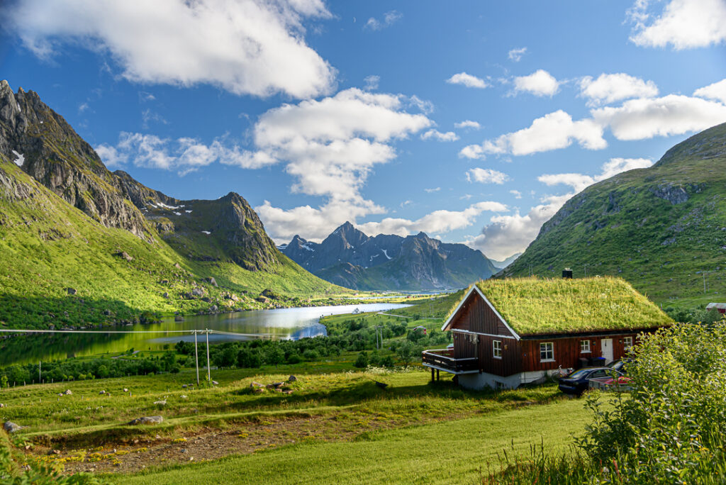 Jevgeņijas Šteinbergas izstāde “Tur, kur saule nenoriet: Lofotu salas”