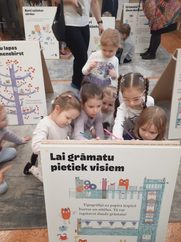 Interaktīvas izstādes “Vai grāmatai ir knābis?” noslēgums “Pārdaugavā”