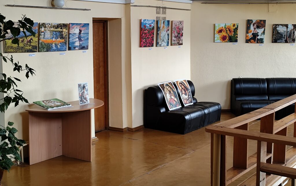 Dimanta gleznu izstāde “Sievietes, ziedi…” Pļavniekos