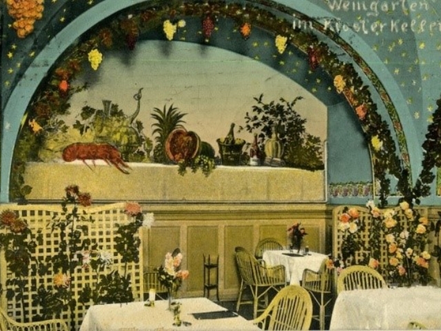 Klostera pagrabs - 20. gadsimta sākuma pastkarte. Foto: Hebensperger & Co