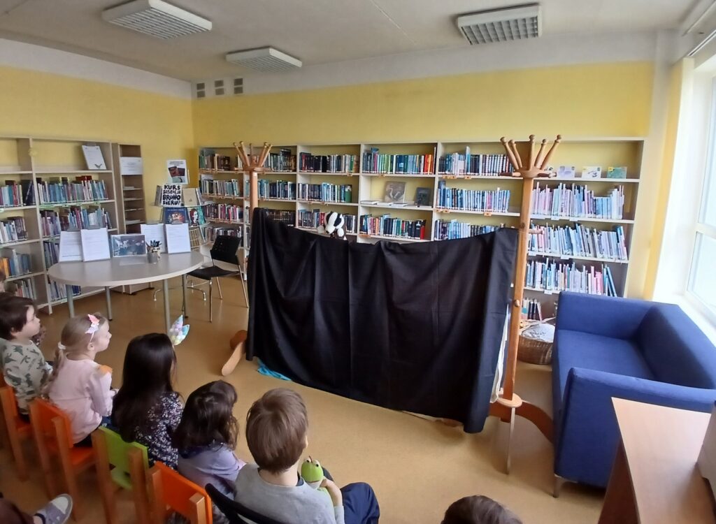 Teātra dienas Iļģuciemā ar mazajām leļļu izrādēm