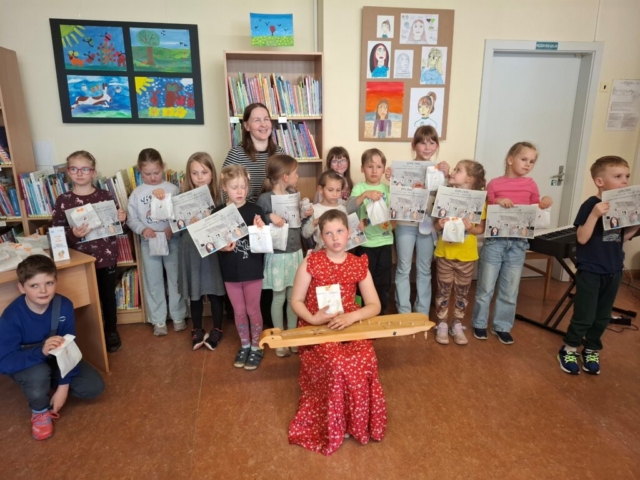 Laura Pīgozne un audzēkņi