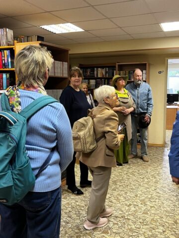 Ar bibliotēku iepazīstina galvenā bibliotekāre Ivonna Naudiņa