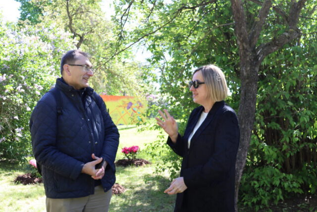 RCB direktora vietniece Linda Štamere sarunā ar "Rīgas enerģētikas aģentūras" vecāko ekspertu Tāli Linkaitu