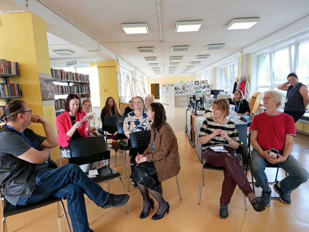 Ar lasītājiem tiekas Sandra Ratniece un Kristaps Vecgrāvis