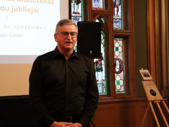 Apsveic jauniešu kora "Balsis" diriģents Ints Teterovskis